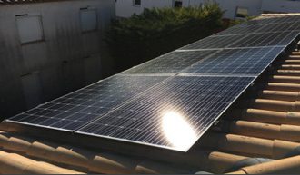 découvrez les prix des panneaux photovoltaïques pour une surface de 100m2. profitez d'informations détaillées sur les coûts d'installation, les économies d'énergie, et les aides financières disponibles pour optimiser votre projet d'énergie renouvelable.