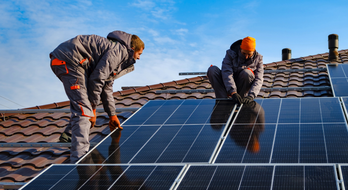 découvrez les différents coûts associés aux équipements solaires, des panneaux photovoltaïques aux systèmes de stockage d'énergie, et optimisez votre investissement dans les énergies renouvelables.