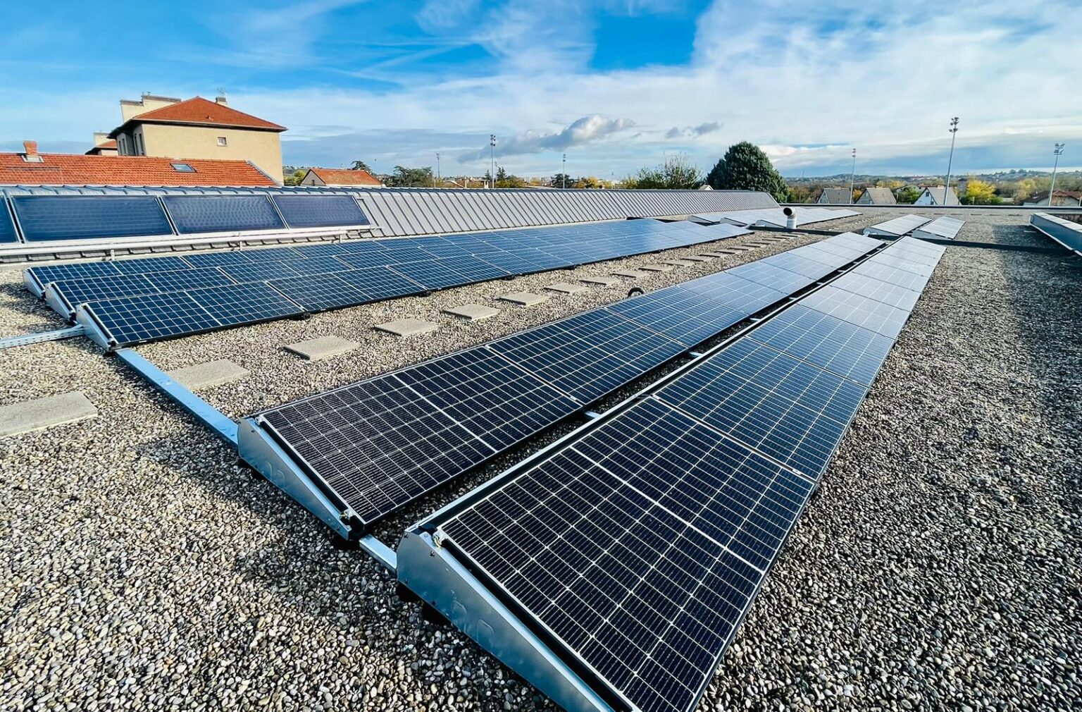 découvrez les tendances et projections de la croissance solaire pour 2024. analyse des innovations technologiques, des politiques énergétiques et des opportunités d'investissement qui façonnent l'avenir de l'énergie solaire.