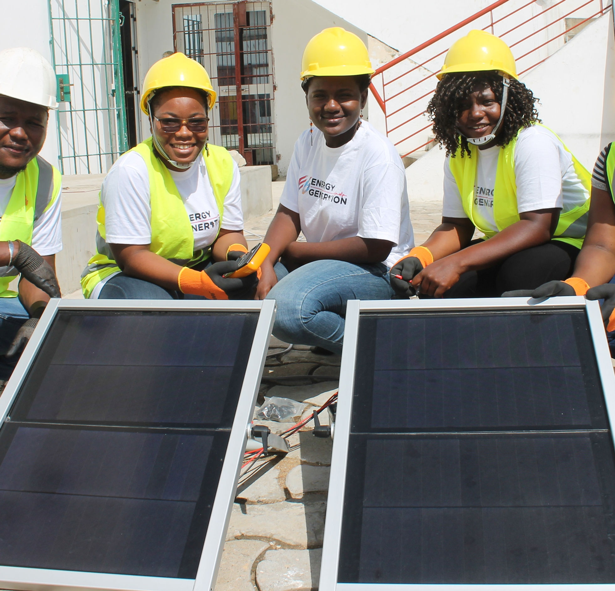 découvrez le rôle clé des ingénieurs photovoltaïques dans la transition vers un avenir énergétique renouvelable. explorez les innovations et les technologies qui transforment le secteur de l'énergie solaire, contribuant à un développement durable et respectueux de notre planète.