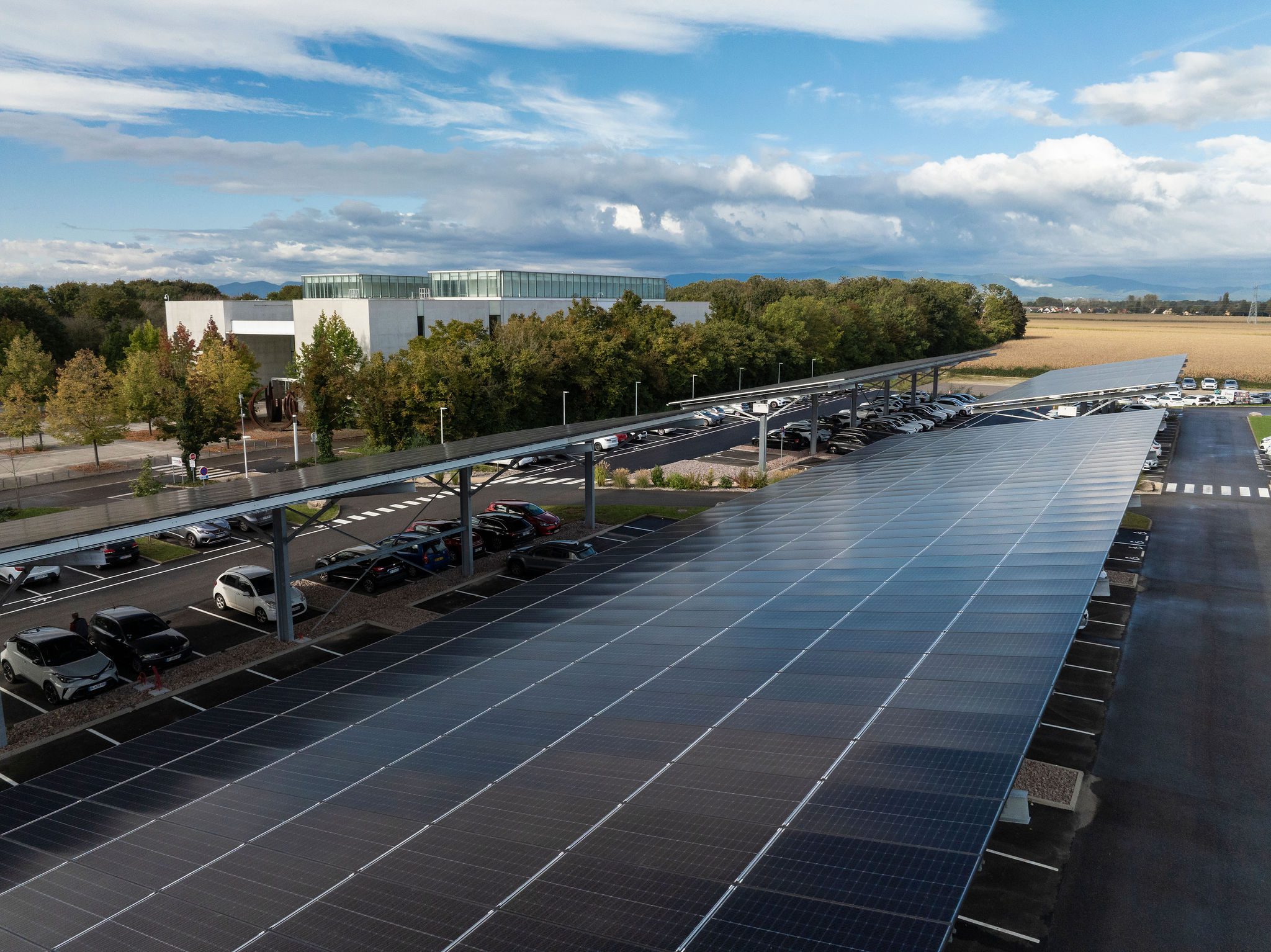 découvrez tout sur les panneaux photovoltaïques en france : avantages, installations, subventions et perspectives d'avenir pour une énergie solaire durable et accessible.