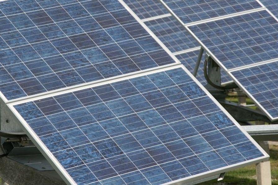 découvrez les implications de la fermeture d'une usine de panneaux solaires en france : impact sur l'industrie, l'emploi et la transition énergétique. informez-vous sur les enjeux écologiques et économiques liés à cette décision.