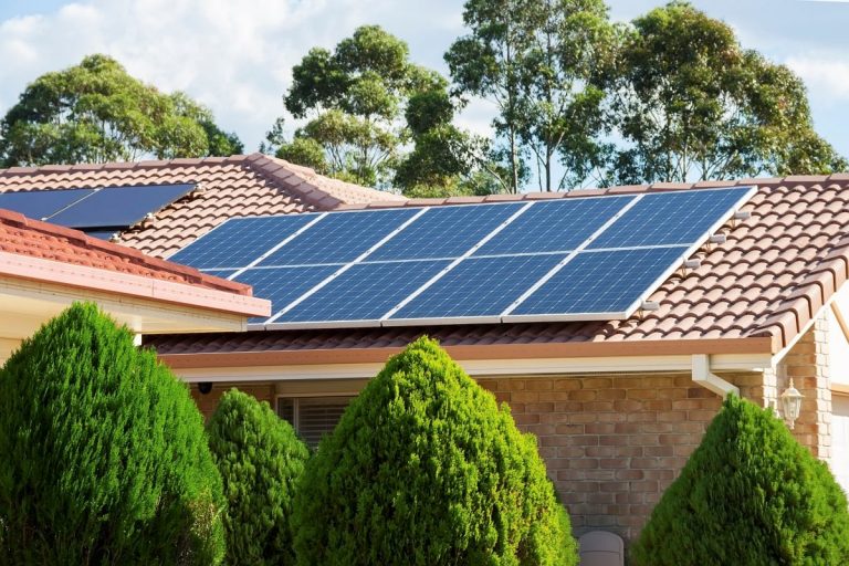 découvrez comment les panneaux photovoltaïques peuvent générer des économies significatives sur votre facture d'électricité tout en contribuant à la protection de l'environnement. investissez dans des solutions énergétiques rentables et durables dès aujourd'hui.