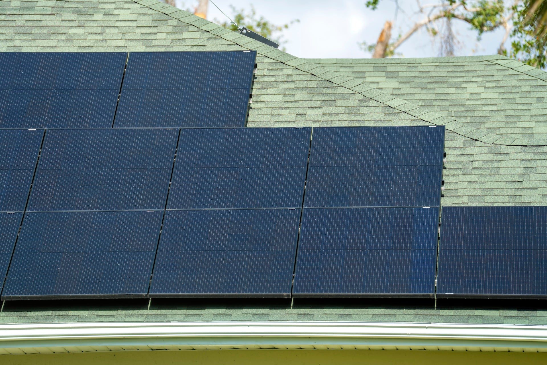 découvrez les prix des panneaux photovoltaïques 6 kwc et économisez sur votre facture d'énergie tout en contribuant à la transition énergétique. comparez les offres et trouvez la solution qui vous convient le mieux.