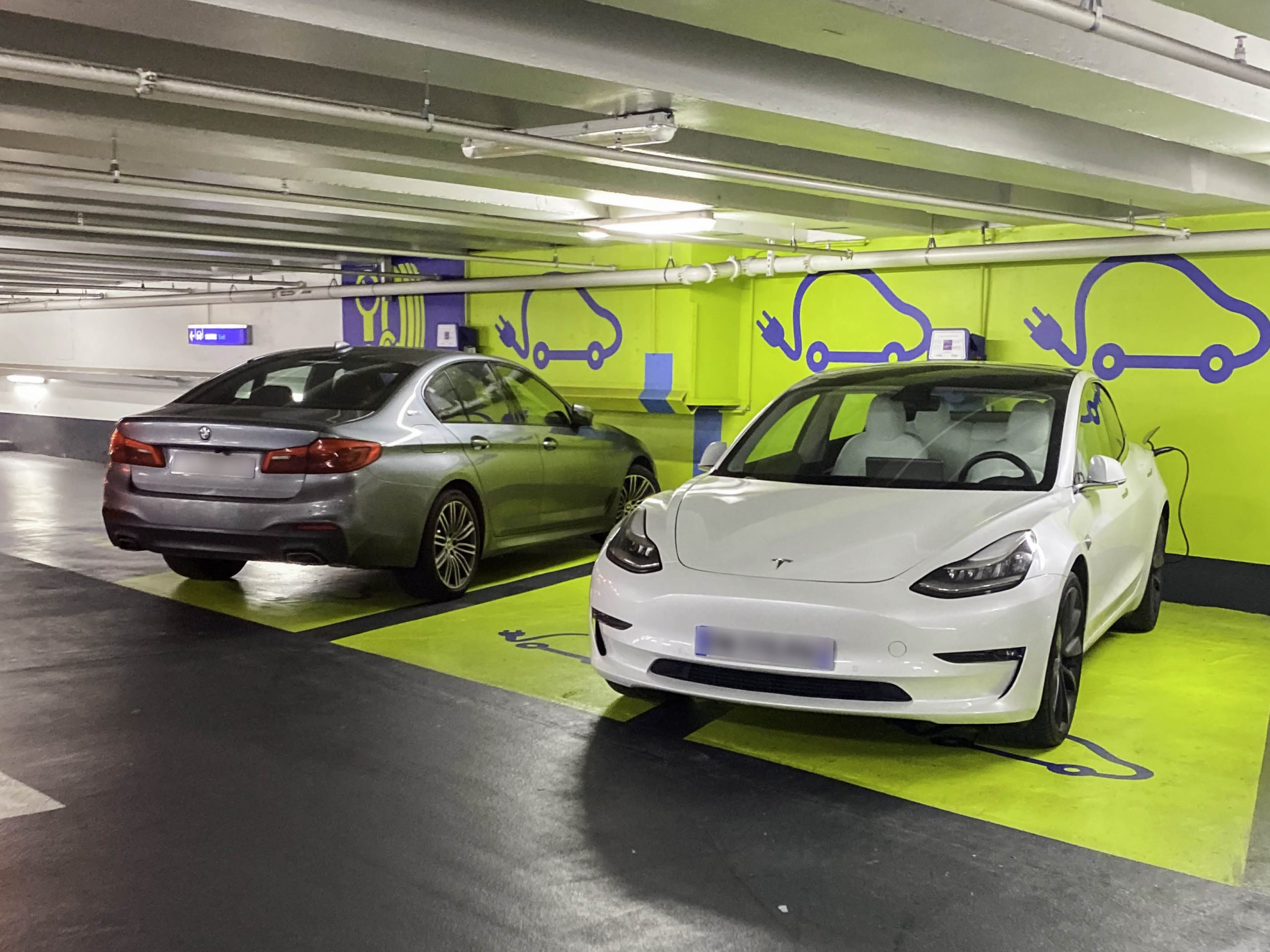 découvrez nos solutions innovantes pour le stationnement des véhicules électriques. profitez d'installations modernes, pratiques et adaptées à vos besoins pour un accès facile à la recharge de votre véhicule tout en contribuant à un avenir plus écologique.