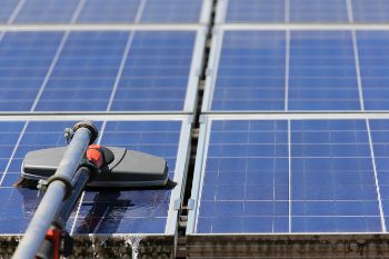 découvrez les prix des panneaux photovoltaïques et les options d'investissement pour optimiser votre production d'énergie solaire. comparez les offres et trouvez la solution qui convient le mieux à vos besoins énergétiques tout en réduisant votre empreinte carbone.