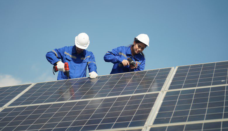 découvrez comment maximiser votre investissement dans les panneaux photovoltaïques grâce à des stratégies efficaces, une analyse des coûts, et des conseils pratiques pour optimiser votre rentabilité et réduire votre empreinte écologique.
