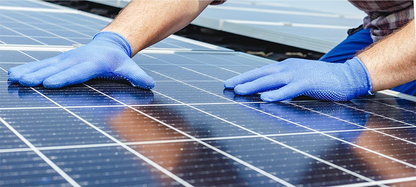 découvrez les prix d'installation des panneaux photovoltaïques et les facteurs influençant le coût. informez-vous sur les économies d'énergie possibles et les aides financières disponibles pour un projet d'énergie solaire réussi.