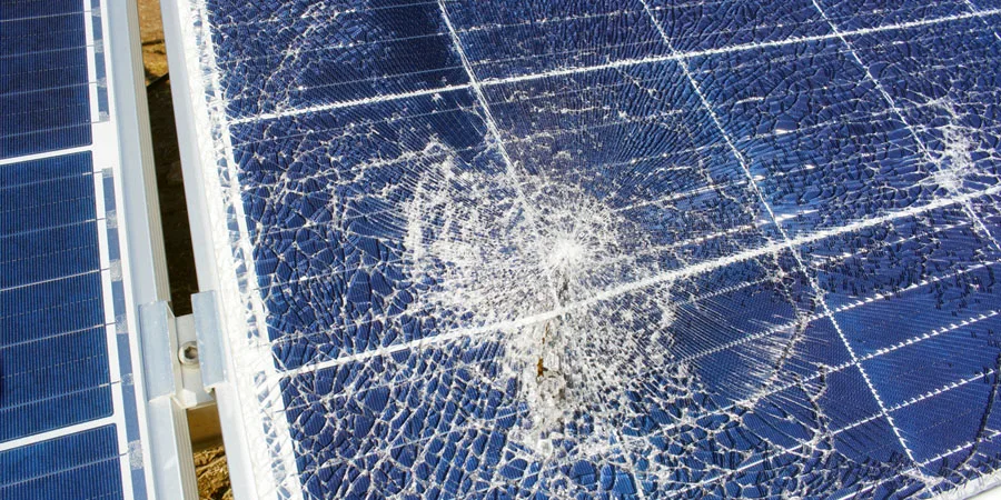 découvrez l'impact de la grêle sur les panneaux photovoltaïques. cet article explore les effets des intempéries sur l'efficacité et la durabilité des systèmes solaires, et propose des solutions pour protéger vos investissements énergétiques.