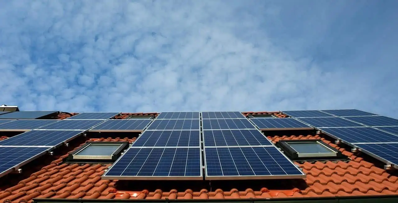 découvrez comment investir dans des panneaux photovoltaïques en normandie et profitez d'une énergie renouvelable, tout en réalisant des économies sur vos factures d'électricité. informez-vous sur les avantages fiscaux et les subventions disponibles pour optimiser votre investissement et contribuer à la transition énergétique.