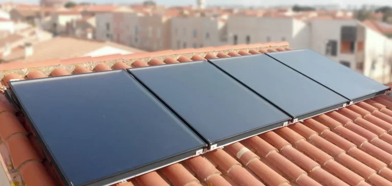 découvrez les avantages de l'investissement dans les panneaux solaires : économisez sur vos factures d'électricité, bénéficiez d'aides gouvernementales et contribuez à la protection de l'environnement tout en augmentant la valeur de votre propriété.