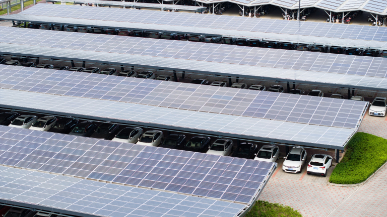 découvrez comment l'auto-financement des panneaux photovoltaïques peut vous permettre de réduire vos factures d'énergie tout en investissant dans une solution durable. informez-vous sur les avantages, les options de financement et les économies réalisées grâce à l'énergie solaire.