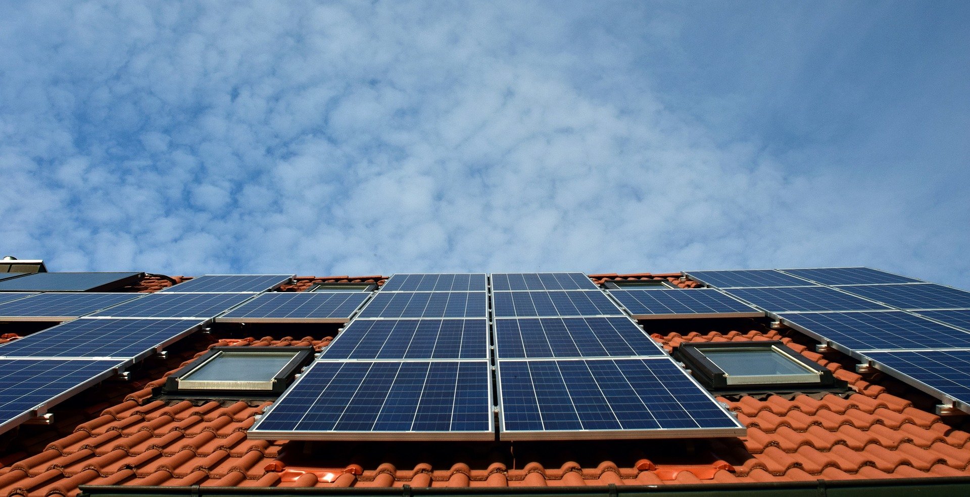 découvrez tout sur les taux d'intérêt des panneaux solaires : avantages, options de financement et conseils pour optimiser votre investissement écologique tout en réduisant vos factures d'énergie.