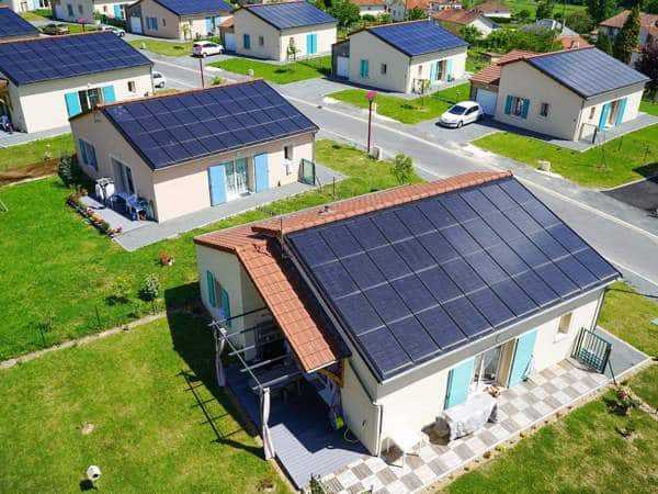 découvrez les coûts des panneaux solaires, incluant l'achat, l'installation et les économies potentielles sur vos factures d'électricité. informez-vous sur les aides et subventions disponibles pour rendre votre transition énergétique plus accessible.