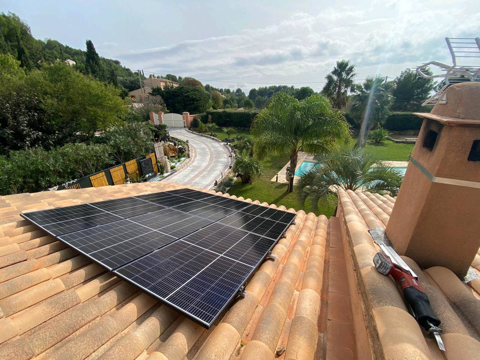 découvrez le panneau photovoltaïque révolutionnaire qui transformera votre approche de l'énergie solaire. optimisez votre efficacité énergétique tout en réduisant votre empreinte carbone avec cette technologie innovante.