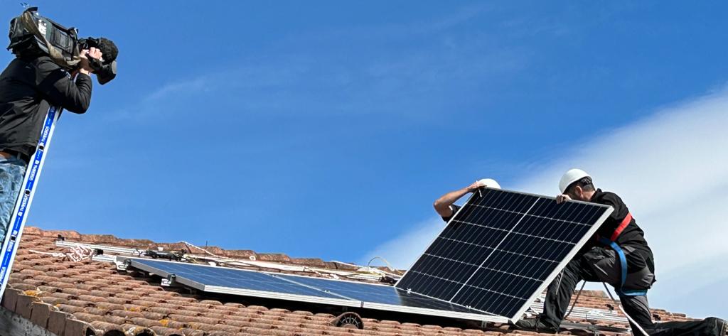 découvrez notre service d'installation de panneaux photovoltaïques à toulouse. profitez d'énergies renouvelables et réduisez vos factures d'électricité grâce à des solutions sur mesure, adaptées à vos besoins.