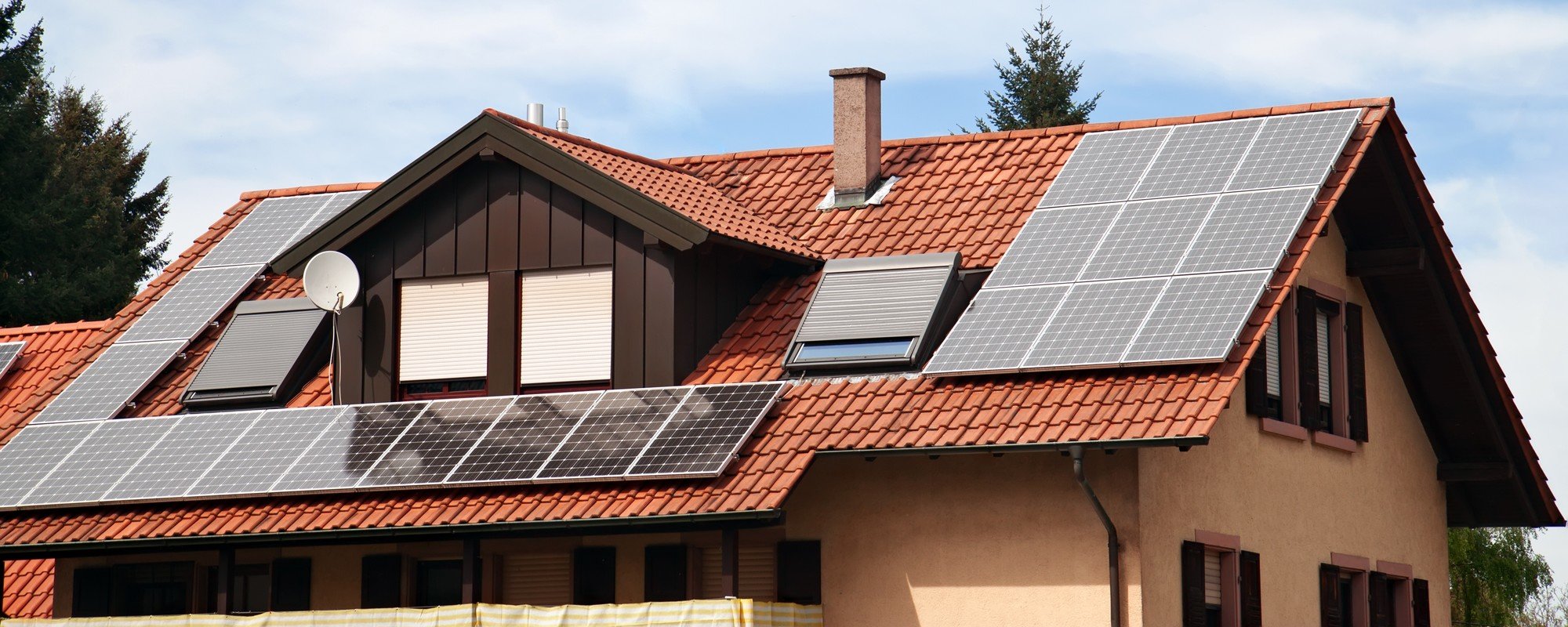 découvrez tout ce qu'il faut savoir sur le coût des panneaux solaires : prix d'achat, subventions disponibles, retour sur investissement et conseils pour économiser sur votre facture d'énergie.