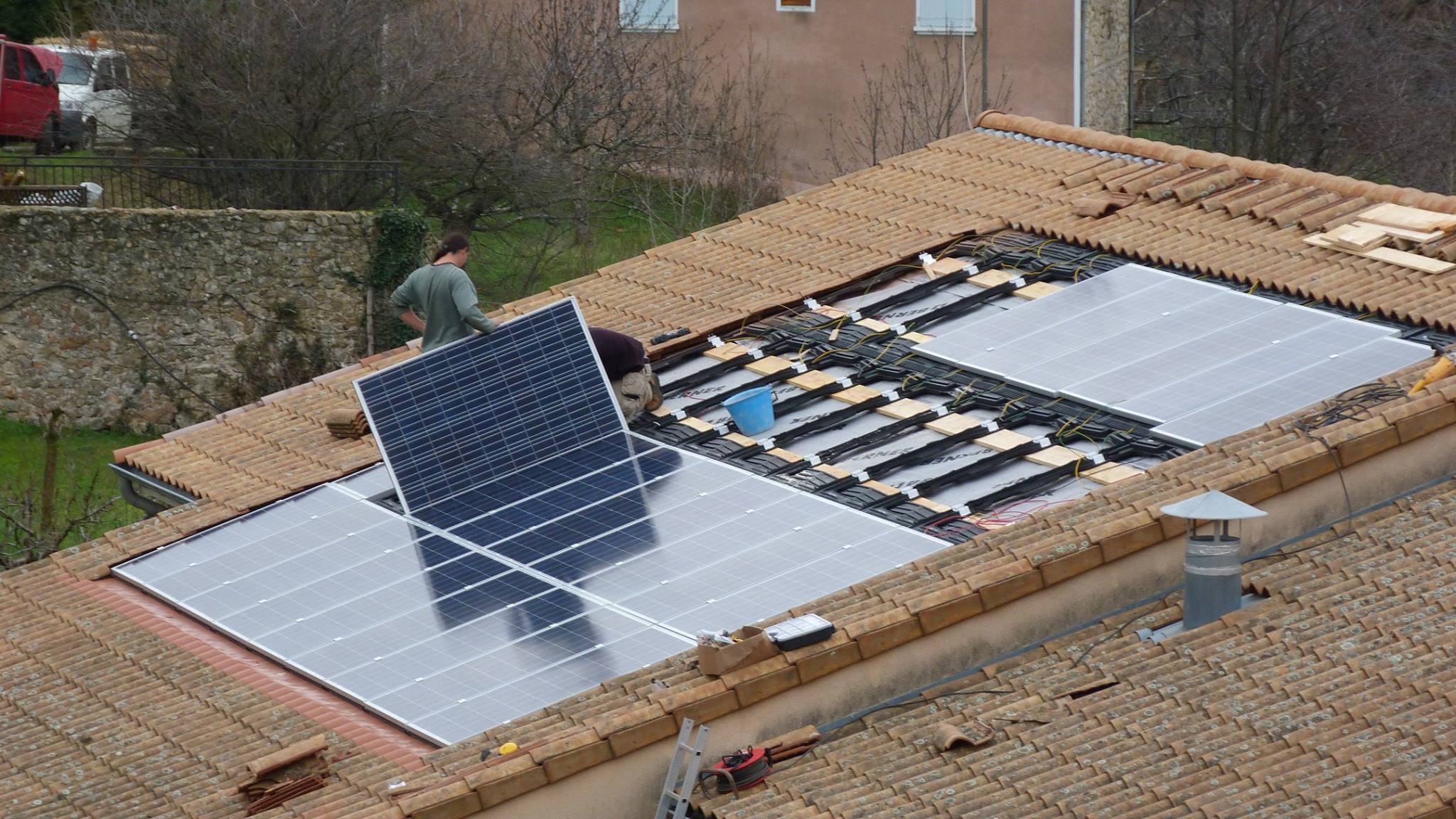 découvrez nos solutions de panneaux photovoltaïques à saint-étienne. profitez de l'énergie solaire pour réduire vos factures d'électricité et contribuer à un avenir durable. contactez-nous pour un devis personnalisé.