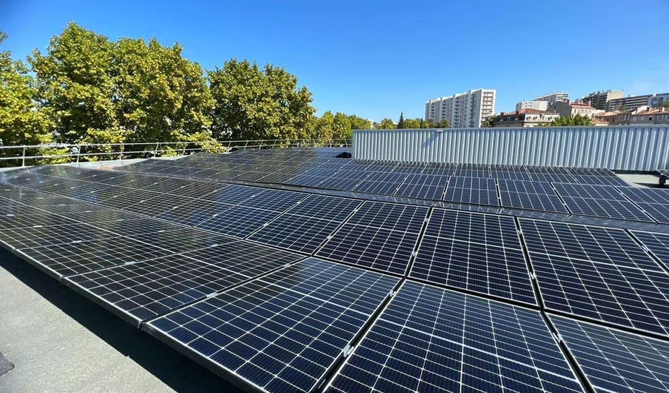 découvrez comment les incitations à l'énergie verte peuvent transformer vos habitudes énergétiques, réduire vos factures et contribuer à la protection de l'environnement. explorez les avantages des solutions durables et les aides disponibles pour un avenir plus vert.