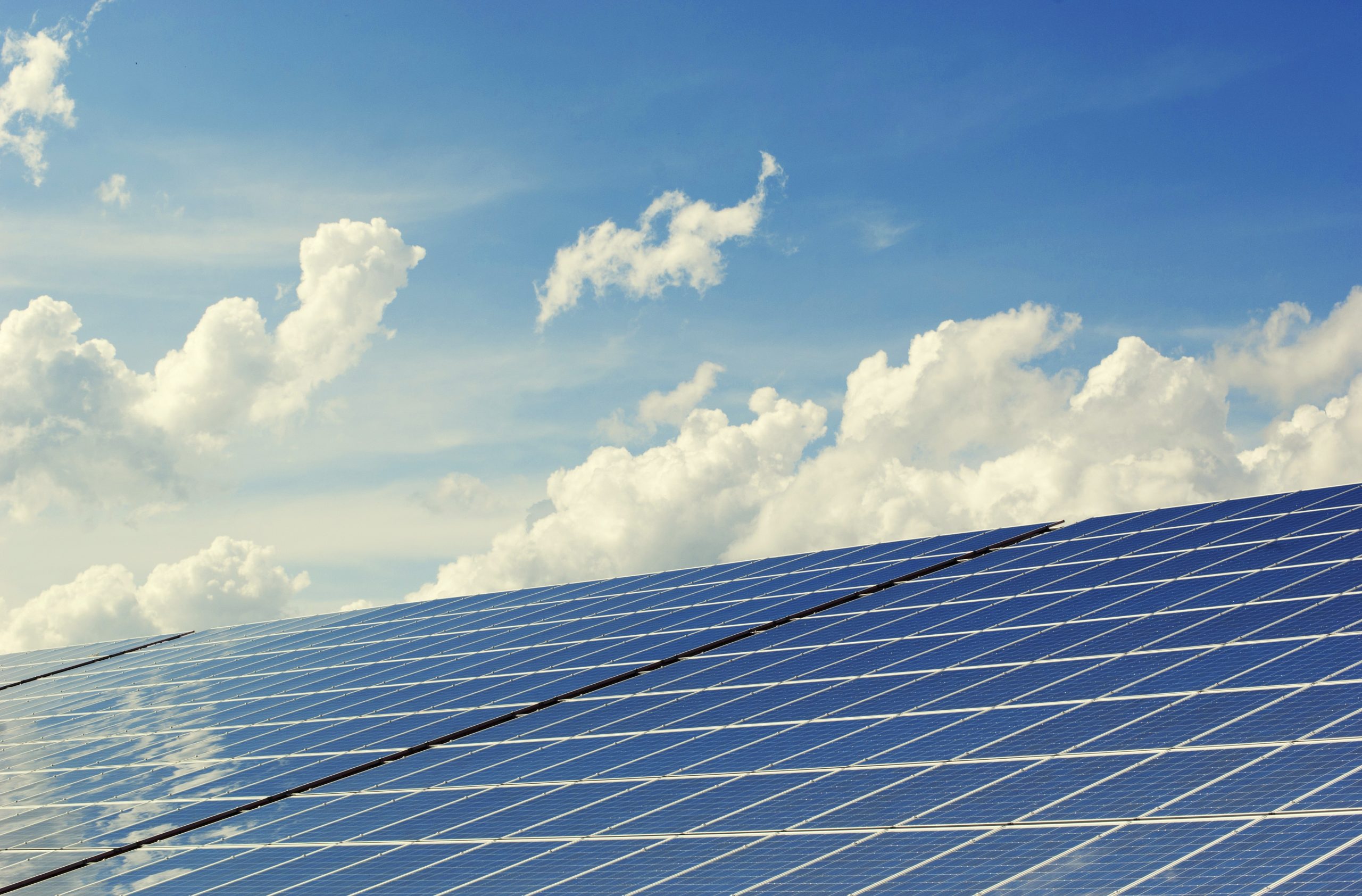 découvrez tout ce qu'il faut savoir sur le prix des panneaux photovoltaïques au m2. comparez les coûts, bénéficiez d'informations sur les subventions disponibles et optimisez votre investissement énergétique grâce à notre guide complet.