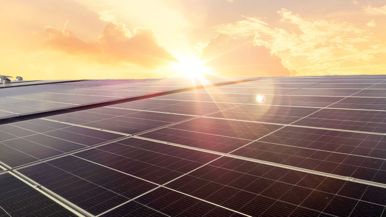 découvrez tout ce qu'il faut savoir sur les permis pour vos projets solaires en france. informez-vous sur les démarches administratives, les réglementations en vigueur et les meilleures pratiques pour réussir votre installation solaire.