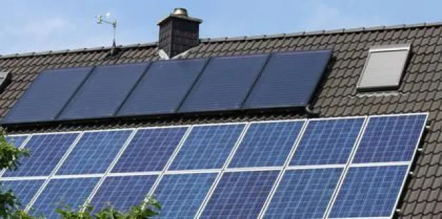 découvrez les différences entre les panneaux solaires : panneaux photovoltaïques, thermiques et hybrides. apprenez à choisir la meilleure option pour vos besoins énergétiques et optimisez votre transition vers l'énergie durable.