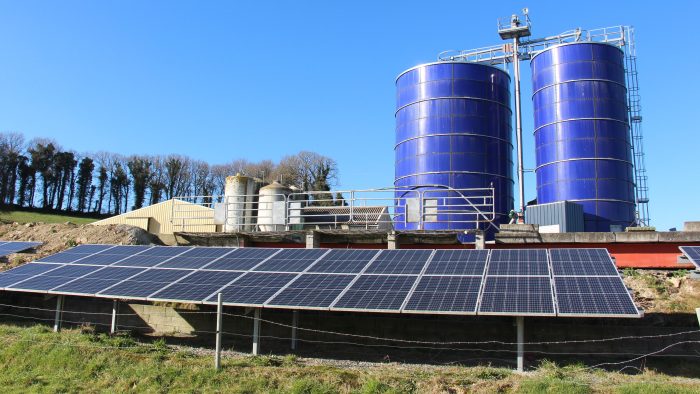 découvrez comment l'économie photovoltaïque transforme le paysage énergétique en offrant des solutions durables et rentables. apprenez les avantages financiers, environnementaux et les dernières innovations dans le secteur du solaire.