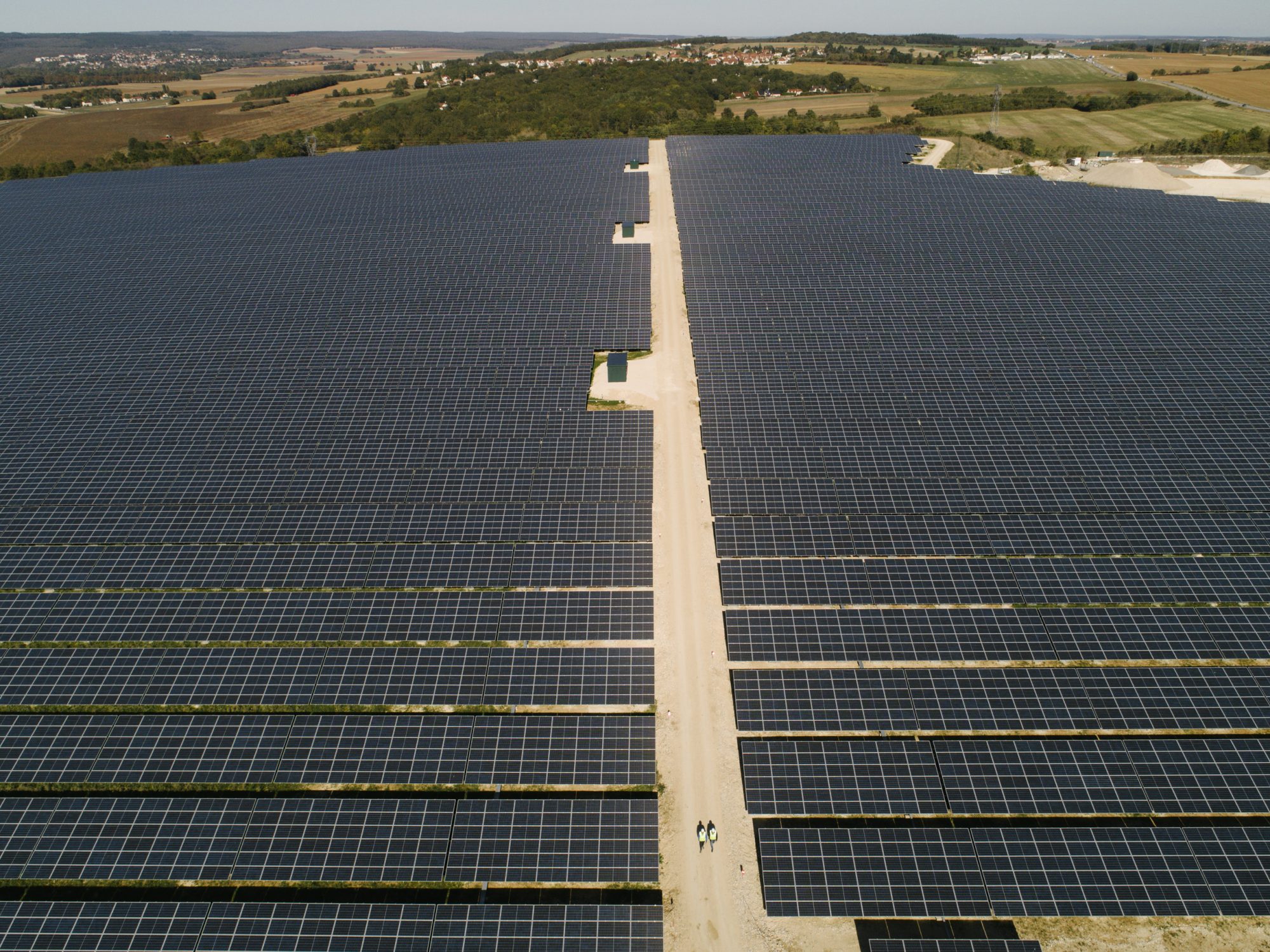 découvrez nos solutions de panneaux photovoltaïques à dijon pour une énergie durable et économique. optez pour l'énergie solaire et réduisez votre facture d'électricité tout en préservant l'environnement.