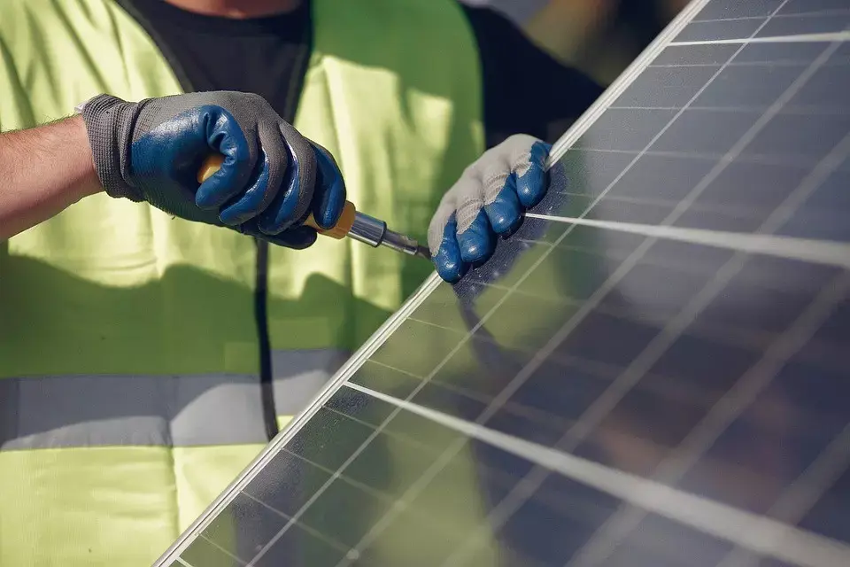 découvrez comment tirer profit de la revente d'électricité grâce à vos panneaux photovoltaïques. apprenez les étapes pour vendre l'énergie produite, optimiser vos revenus et contribuer à une énergie plus verte.