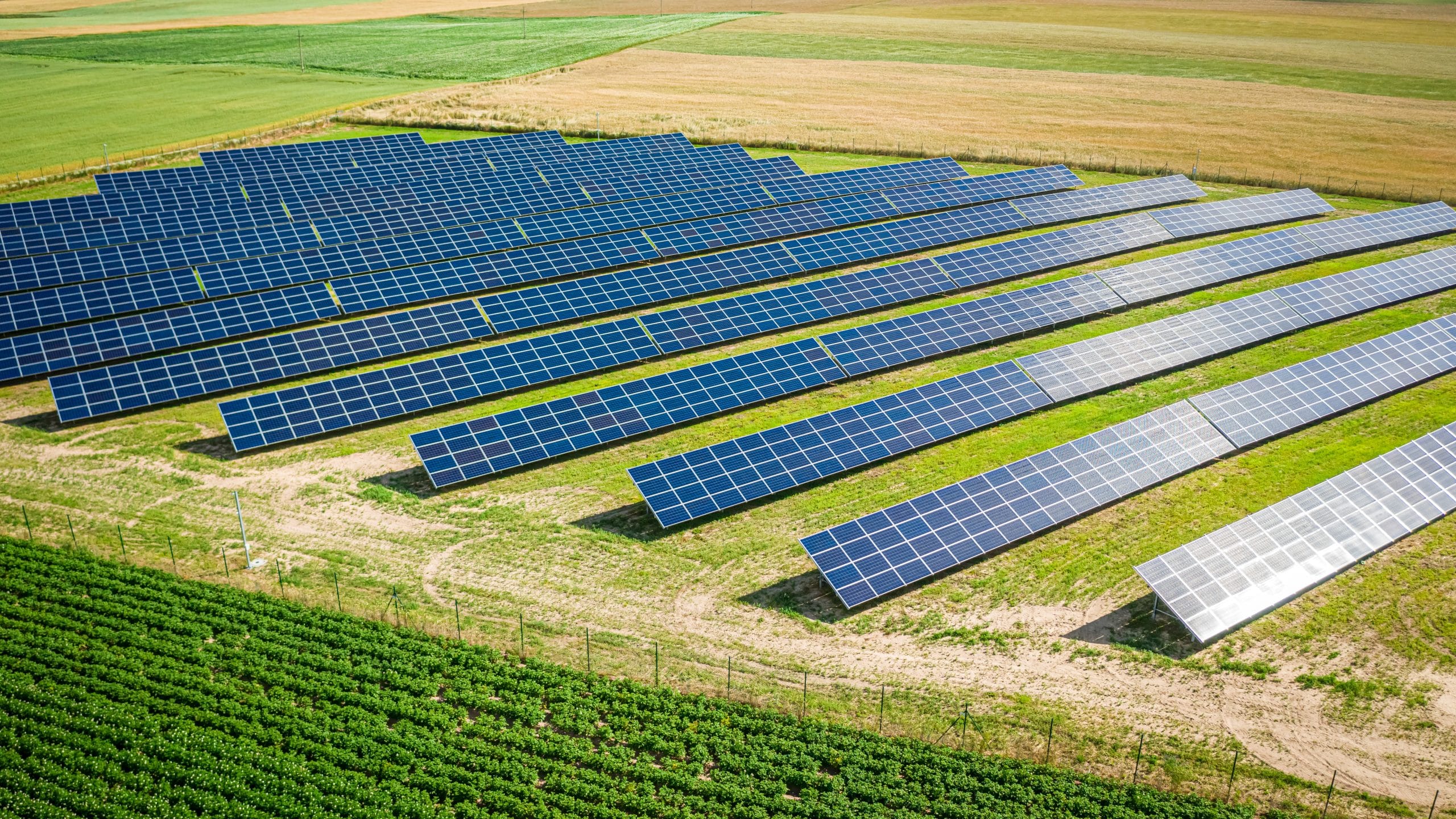 découvrez les nombreux avantages des panneaux photovoltaïques : économies d'énergie, réduction de l'empreinte carbone, et valorisation de votre bien immobilier. optez pour une énergie renouvelable et durable qui profite à la fois à votre portefeuille et à la planète.