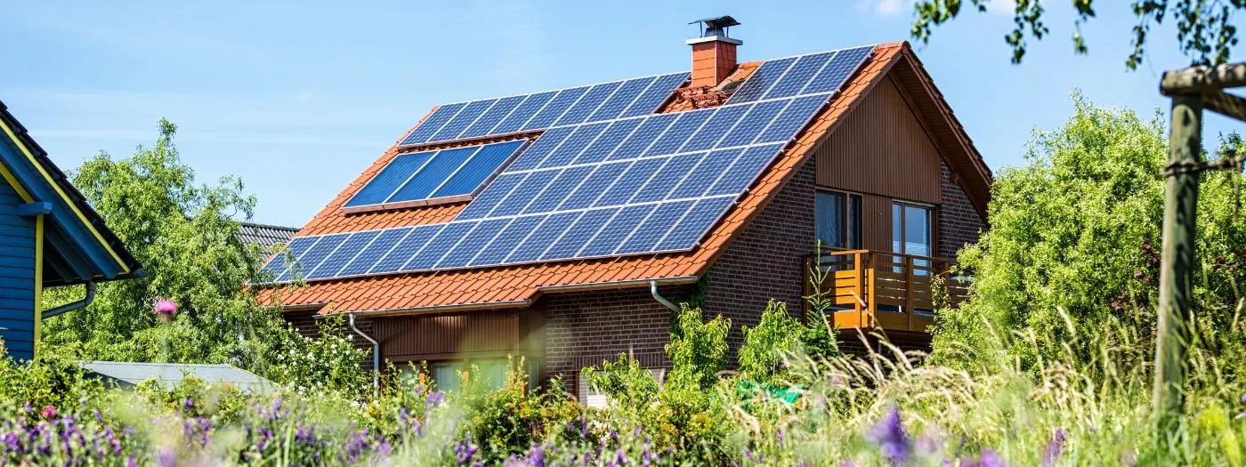 découvrez tout ce qu'il faut savoir sur le coût des panneaux solaires : prix d'achat, installation, aides disponibles et retour sur investissement. économisez sur vos factures d'énergie tout en contribuant à la protection de l'environnement.