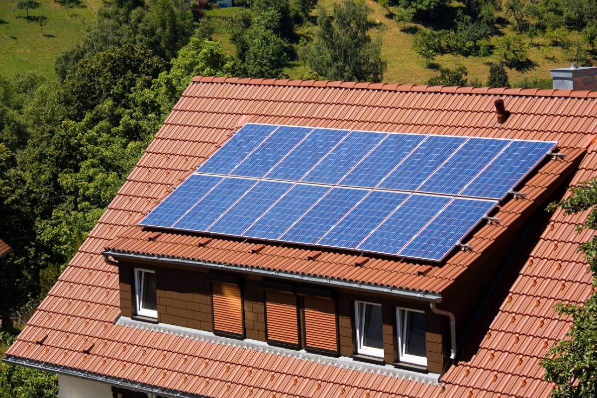 découvrez le coût des panneaux photovoltaïques et leur rentabilité à long terme. évaluez les économies d'énergie et les avantages fiscaux pour optimiser votre investissement dans l'énergie solaire.