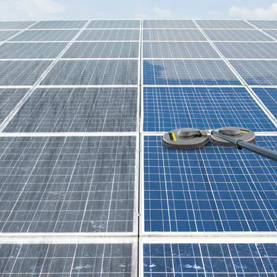 découvrez tout ce qu'il faut savoir sur l'entretien des panneaux solaires : conseils pratiques, étapes à suivre et astuces pour maximiser leur efficacité et prolonger leur durée de vie.