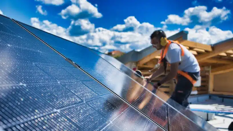 découvrez comment les fluctuations des prix affectent l'achat et l'installation de panneaux solaires, tout en explorant les conséquences sur votre facture d'électricité et l'environnement. informez-vous sur les tendances actuelles du marché et les économies potentielles à réaliser en optant pour l'énergie solaire.