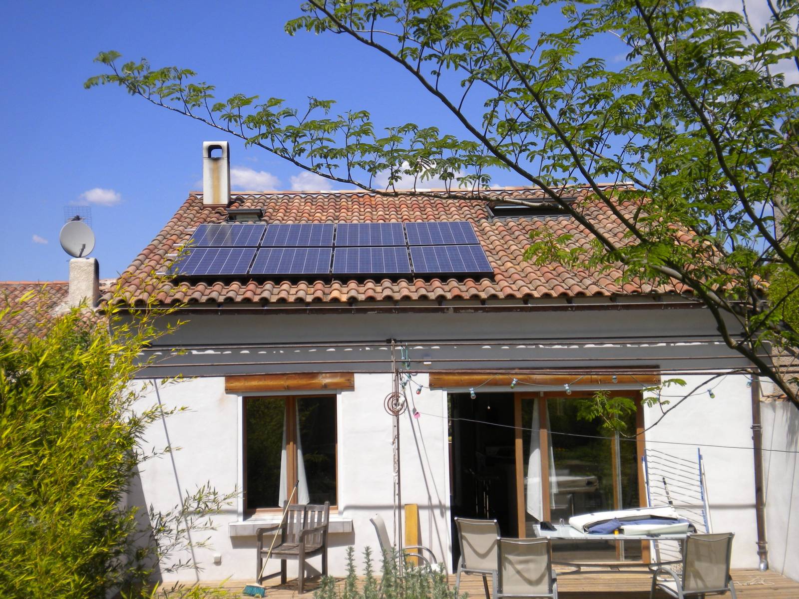 découvrez notre service d'installation de panneaux photovoltaïques dans les bouches-du-rhône. profitez d'une énergie renouvelable et durable pour votre maison ou entreprise. contactez nos experts pour un devis personnalisé et commencez à réaliser des économies sur votre facture d'énergie dès aujourd'hui.