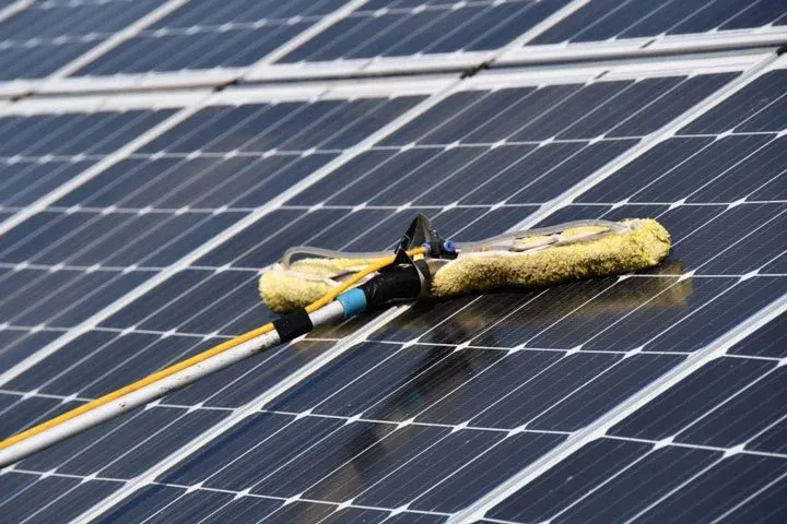 optimisez la performance de vos panneaux photovoltaïques avec notre service de nettoyage par perche. assurez-vous d'une efficacité maximale et prolongez la durée de vie de vos installations solaires grâce à notre expertise.