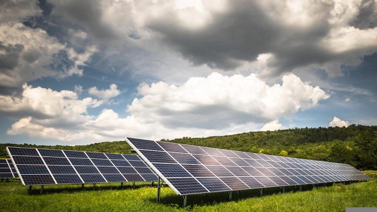 découvrez les avantages des panneaux photovoltaïques durables : une solution écologique et économique pour produire votre propre énergie. adoptez une technologie respectueuse de l'environnement et réduisez votre empreinte carbone tout en réalisant des économies sur votre facture énergétique.