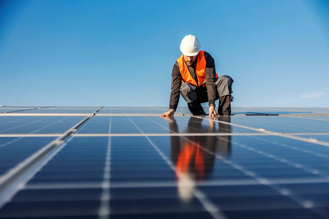découvrez les prix des panneaux photovoltaïques en france. comparez les options, bénéficiez des aides gouvernementales et faites le choix économique et écologique pour votre transition énergétique.