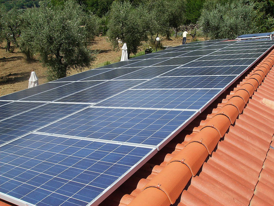 découvrez comment une toiture photovoltaïque peut devenir un investissement rentable pour votre maison. profitez d'une énergie verte, réduisez vos factures d'électricité et participez à la transition énergétique tout en valorisant votre bien immobilier.