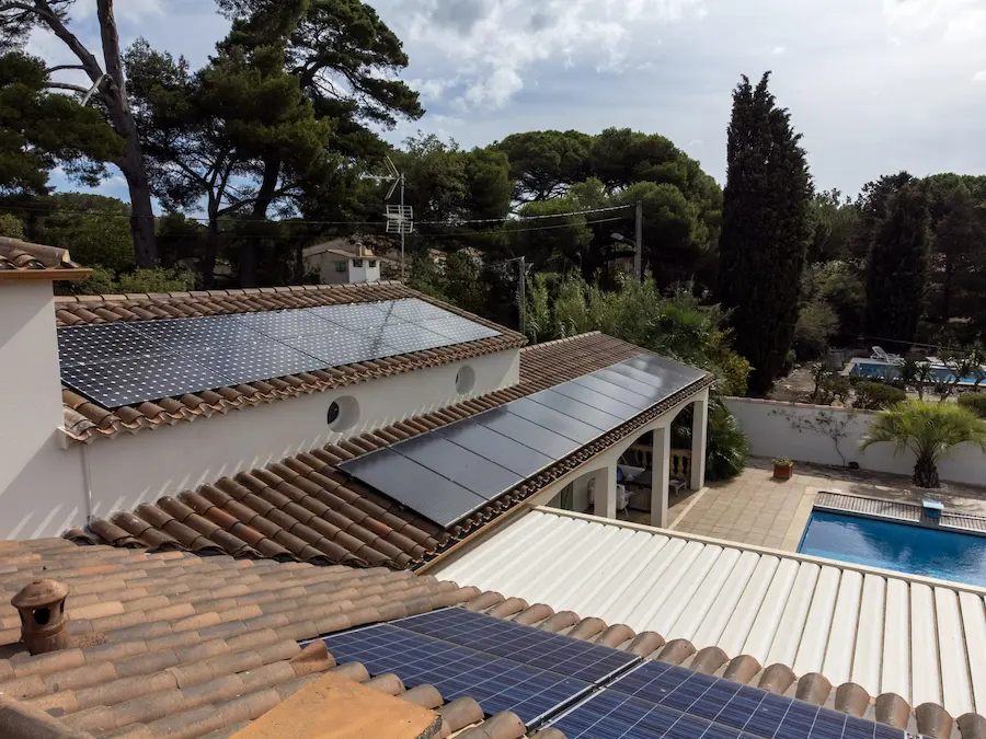 découvrez des avis d'experts et d'utilisateurs sur les panneaux photovoltaïques. informez-vous sur les avantages, les inconvénients ainsi que les meilleures marques pour un investissement durable et rentable dans l'énergie solaire.