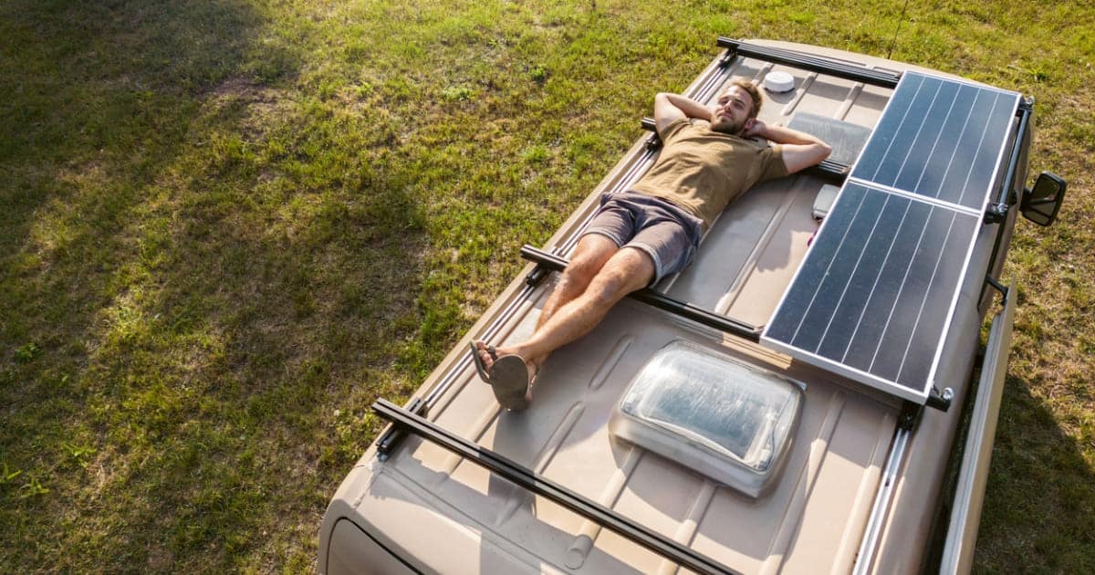 découvrez comment les panneaux photovoltaïques peuvent transformer votre camping-car en un véritable havre d'autonomie énergétique. profitez de votre aventure en toute liberté tout en réduisant votre empreinte carbone grâce à une énergie renouvelable, économique et durable.
