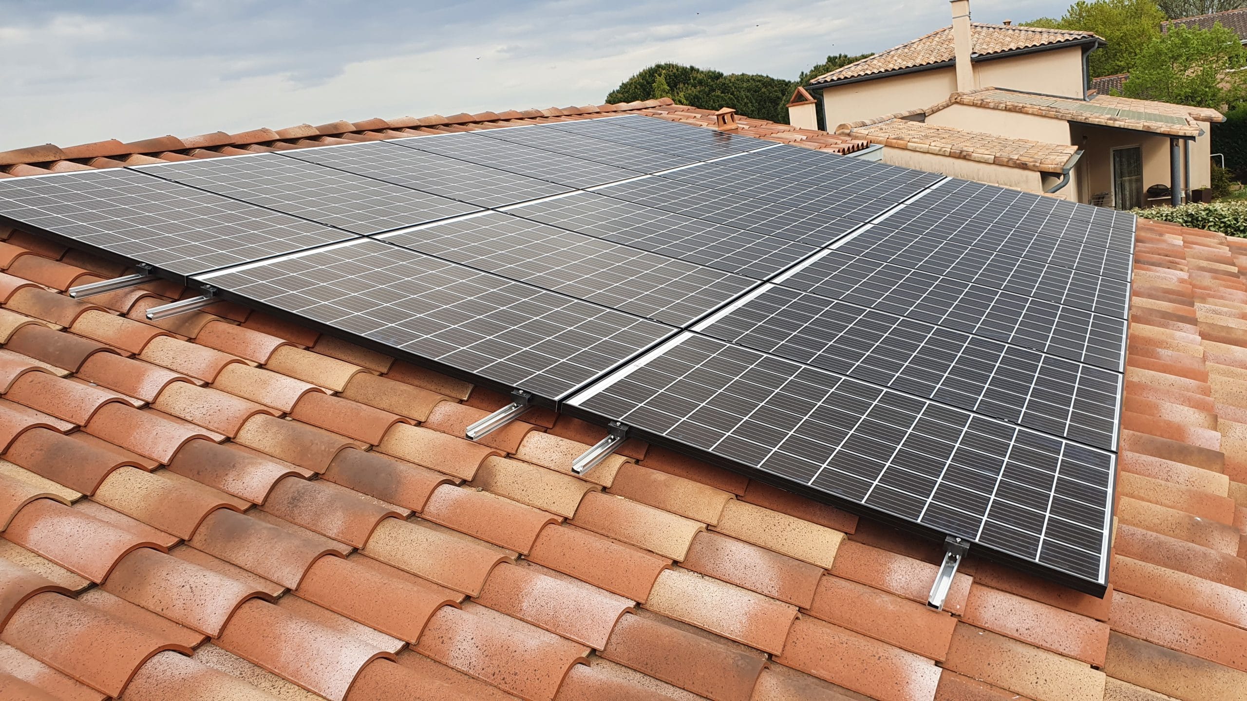 découvrez nos solutions de panneaux photovoltaïques à toulouse pour réduire vos factures d'électricité et contribuer à la transition énergétique. profitez de l'énergie solaire tout en préservant l'environnement.