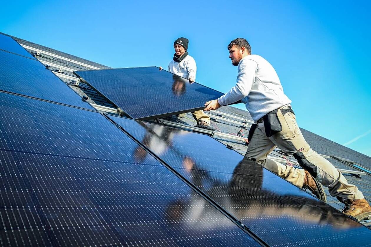 découvrez les prix des panneaux solaires et optimisez votre investissement énergétique. informez-vous sur les coûts, les aides et les avantages des installations photovoltaïques pour réduire vos factures d'électricité et contribuer à la transition énergétique.