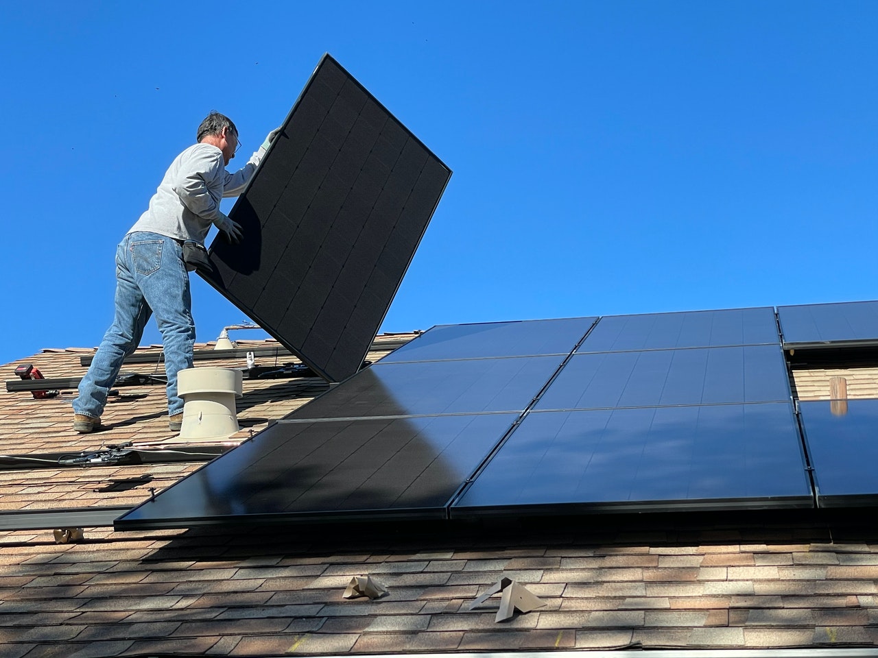 découvrez les nombreux avantages des panneaux photovoltaïques : économies sur vos factures d'énergie, impact positif sur l'environnement, valorisation de votre propriété et indépendance énergétique. optez pour une solution durable et rentable dès aujourd'hui !