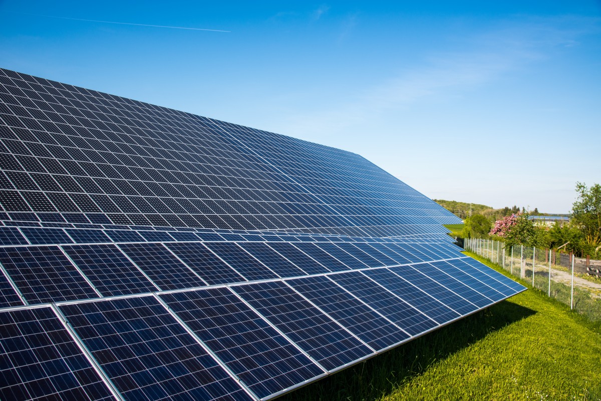 découvrez les avantages des panneaux photovoltaïques à nîmes : une solution écologique, des économies sur votre facture d'électricité, et une valorisation de votre patrimoine. profitez du soleil du languedoc pour investir dans une énergie durable et réduisez votre empreinte carbone.