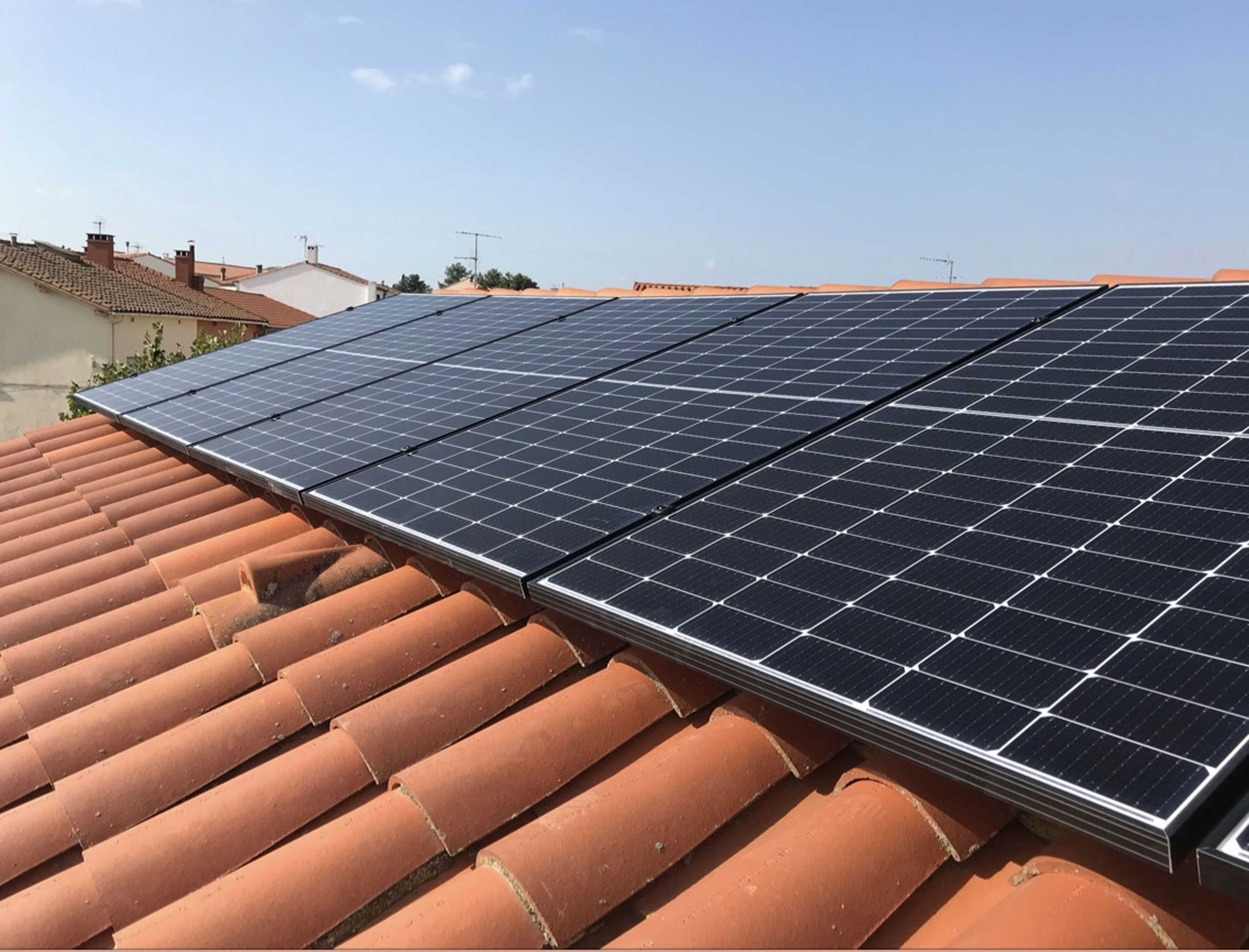 découvrez les nombreux avantages des panneaux photovoltaïques à perpignan : économies d'énergie, réduction de l'empreinte carbone, valorisation de votre patrimoine et indépendance énergétique. profitez d'un ensoleillement optimal tout en contribuant à la transition énergétique.