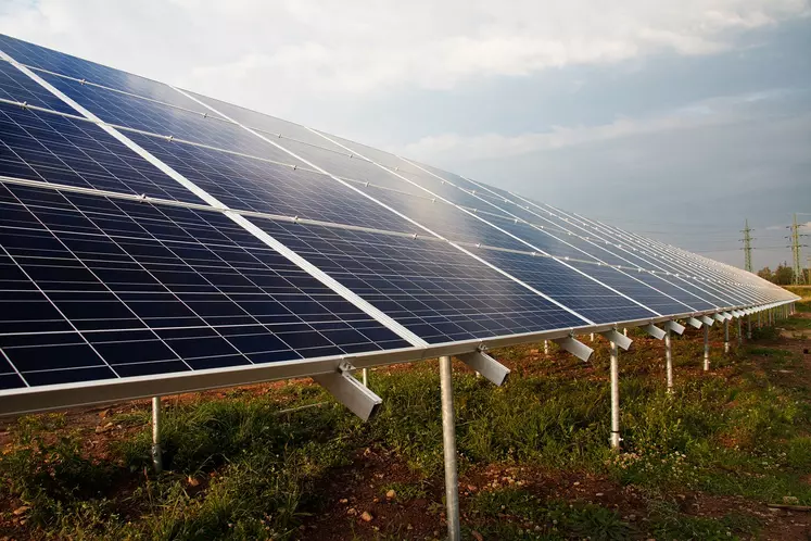découvrez notre offre de location de terres agricoles pour l'installation de panneaux photovoltaïques. optimisez vos surfaces tout en contribuant à la transition énergétique grâce à des solutions durables et rentables. contactez-nous pour en savoir plus.