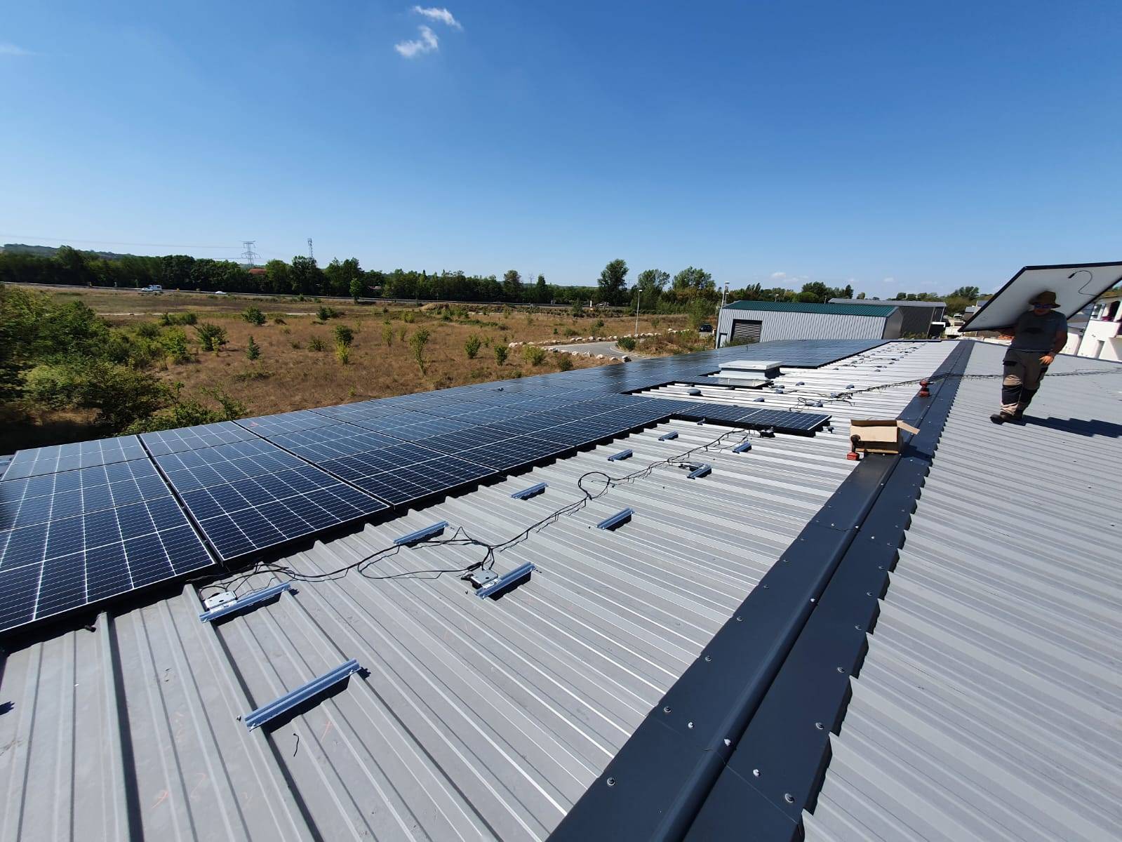 découvrez comment maximiser votre rachat d'électricité solaire avec nos conseils d'experts. optimisez votre installation photovoltaïque pour bénéficier d'un meilleur rendement et d'un retour sur investissement attractif. profitez des aides et subventions disponibles pour rentabiliser votre transition énergétique.