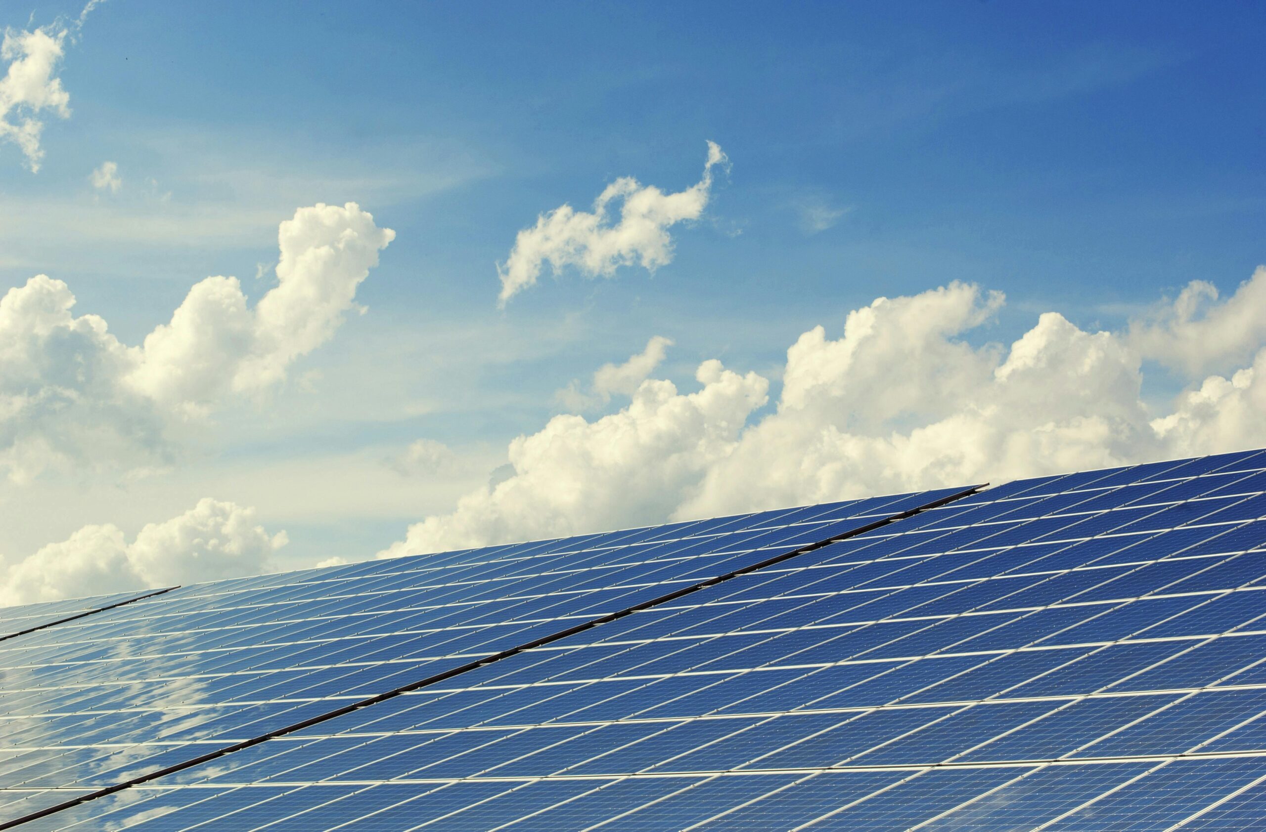 découvrez les meilleures solutions en panneaux photovoltaïques à rouen. profitez d'une énergie renouvelable et d'économies durables grâce à nos installations sur mesure. transformez votre toit en source d'énergie verte dès aujourd'hui!