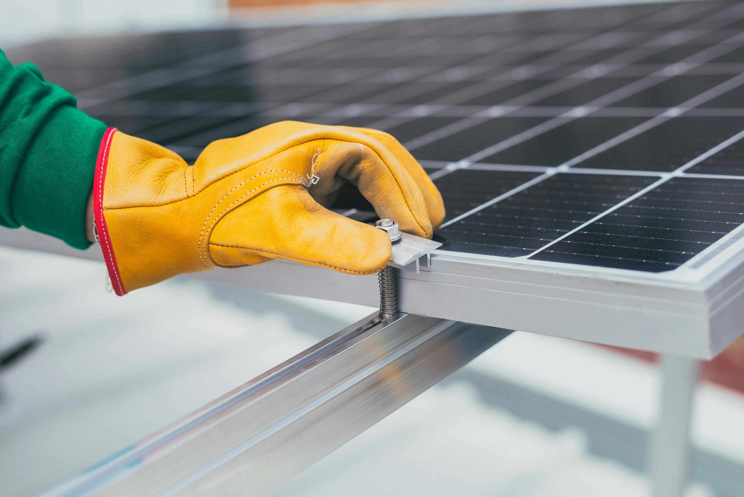 découvrez comment investir dans les panneaux photovoltaïques pour un avenir durable. profitez des avantages économiques et environnementaux d'une énergie renouvelable tout en contribuant à la protection de notre planète.